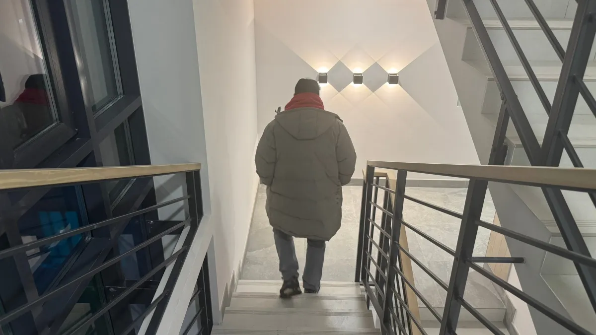 Одна простая фраза, а денег целые карманы: что нужно говорить, выходя из дома, для привлечения богатства