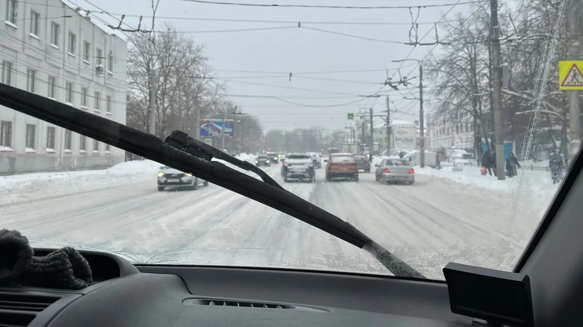 Чистят теперь как новые: как вернуть прижимную силу дворникам в авто за 2 минуты