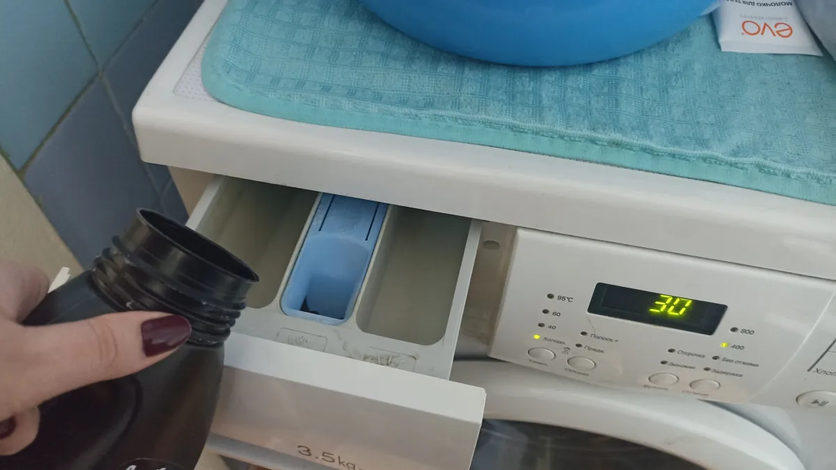 Куда на самом деле нужно заливать гель для стирки в машинке: и что будет, если залить не туда