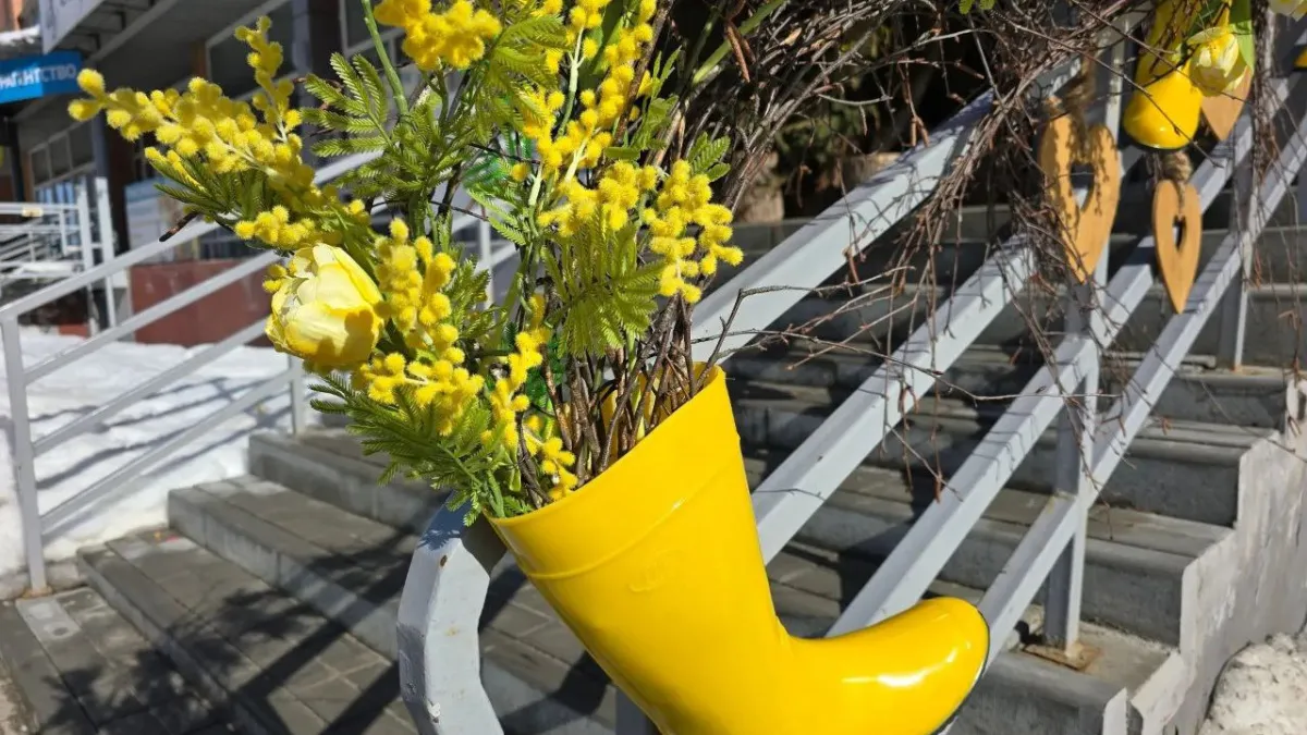 Предприниматели украшают витрины и входные группы к весне в Тамбове