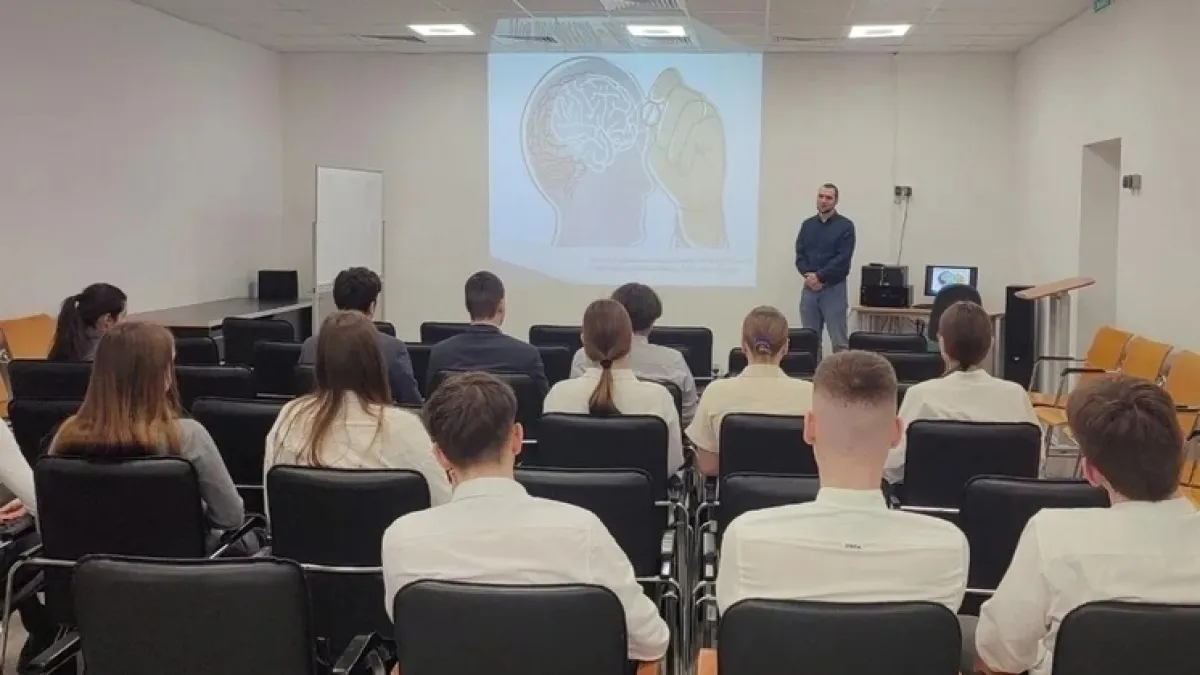 Тамбовский психиатр рассказал школьникам "Сколково-Тамбов" о профессии врача и развеял мифы о психиатрии