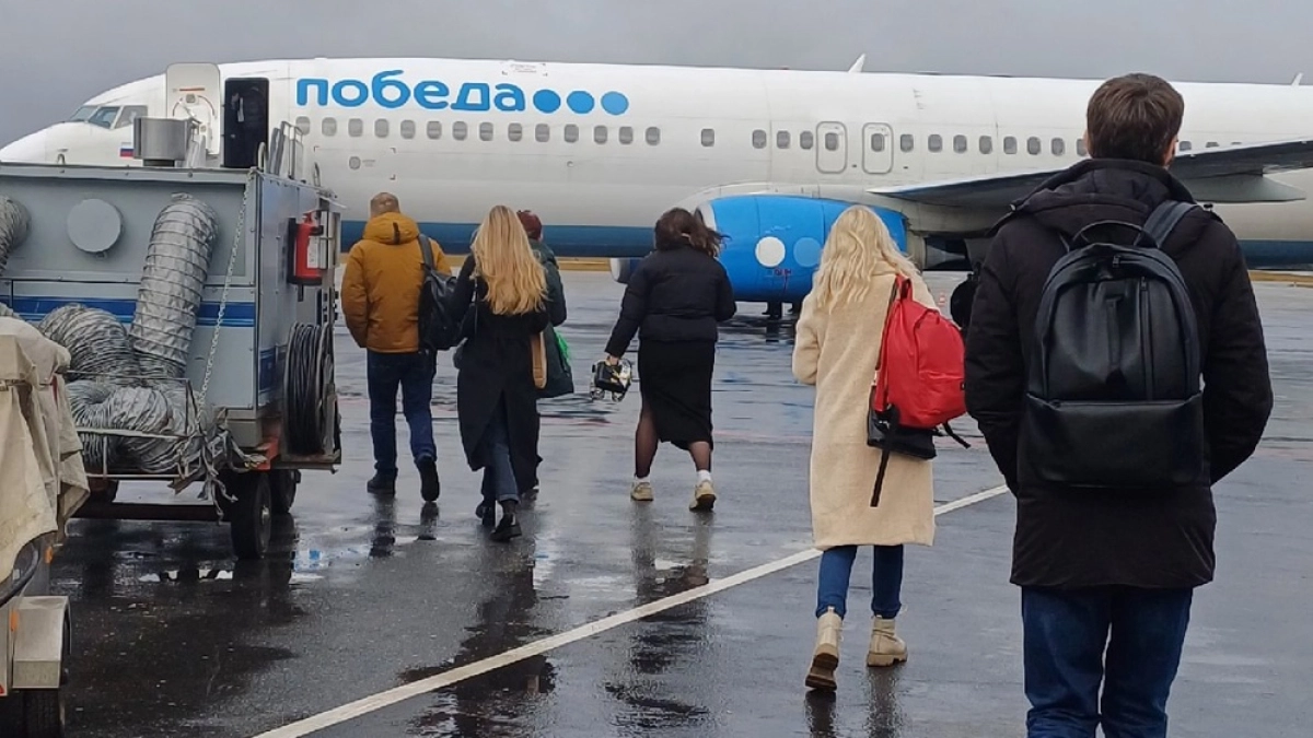 Чемоданы брать в отпуск больше не модно: ушлые туристы придумали, как взять побольше вещей, но не платить за багаж