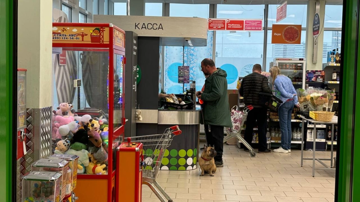 Не вздумайте оставлять чеки на кассе при покупке в "Пятерочке": вот чем может обернуться ваша халатность