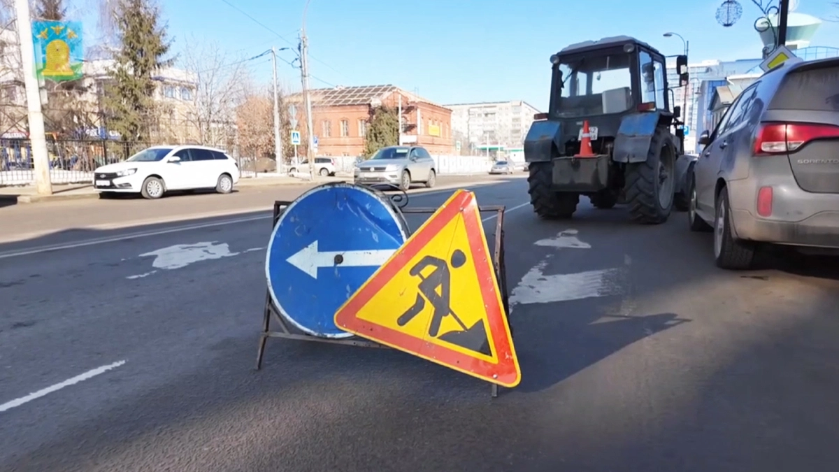 В Тамбове усилили уборку улиц после зимы: на дороги вывели технику и бригады рабочих