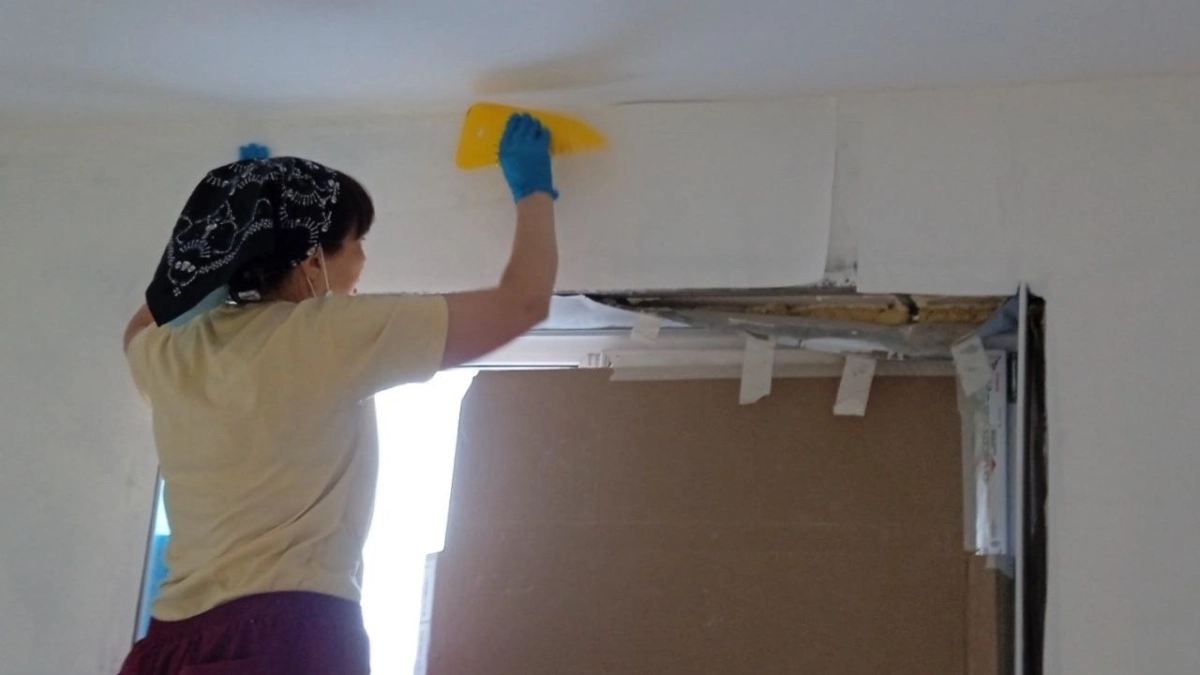 Бумажные обои теперь не в моде: мастера выбирают другой долговечный материал - клеится быстро и выглядит дорого