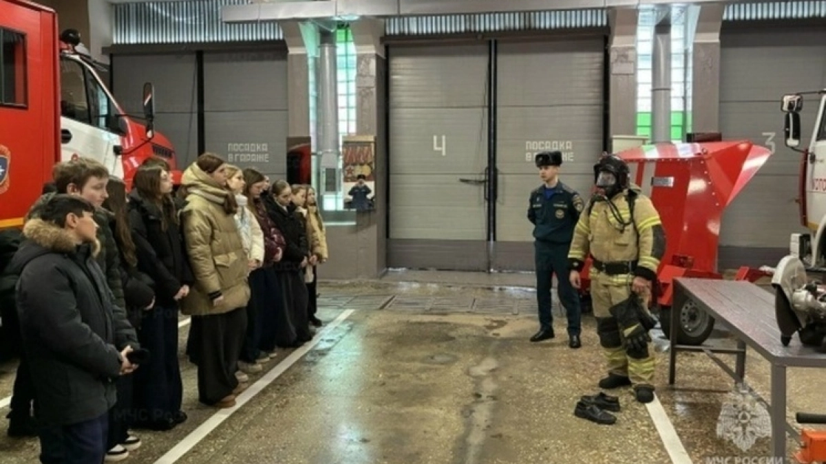 В Котовске школьникам показали работу пожарных в части с 110-летней историей