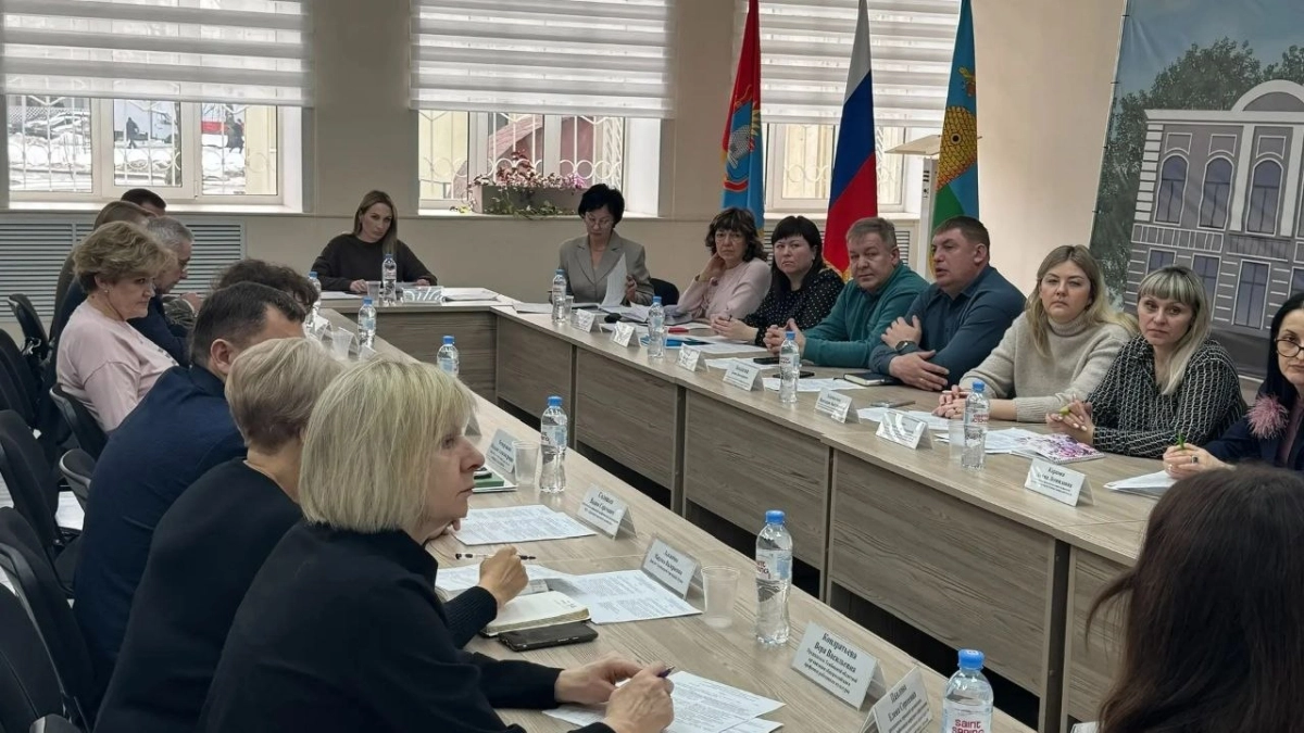 В Тамбове обсудили рынок труда и поддержку участников СВО на заседании трехсторонней комиссии