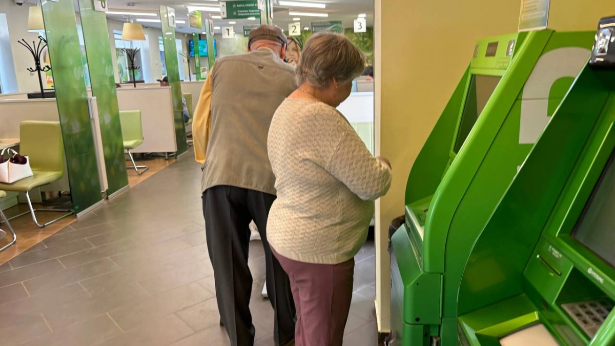 Всем, кто получает пенсию на карту: Сбербанк предупредил о новых правилах