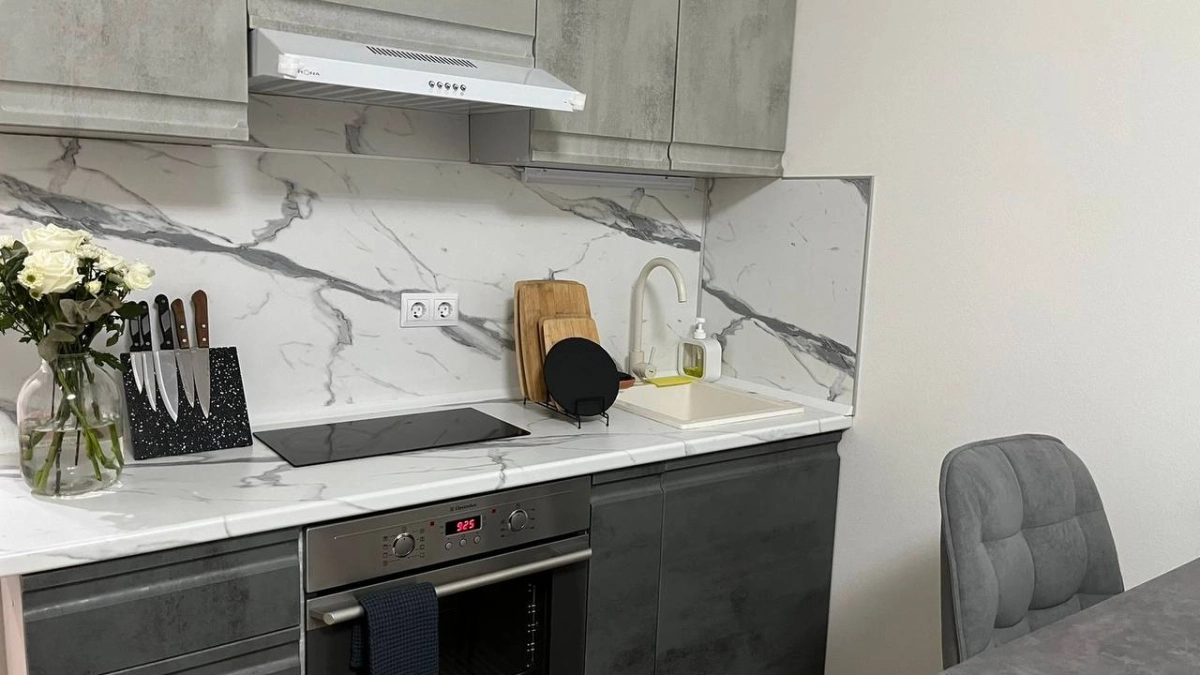 Покупать новый гарнитур на кухню теперь не модно: умные хозяева используют классную альтернативу - дешевле и удобнее