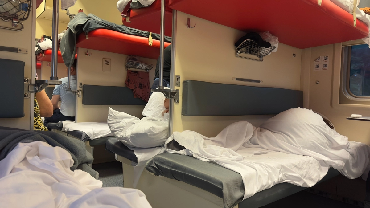 Избегайте этих мест в плацкарте любой ценой: вот почему даже дешевые билеты на них не нужно брать