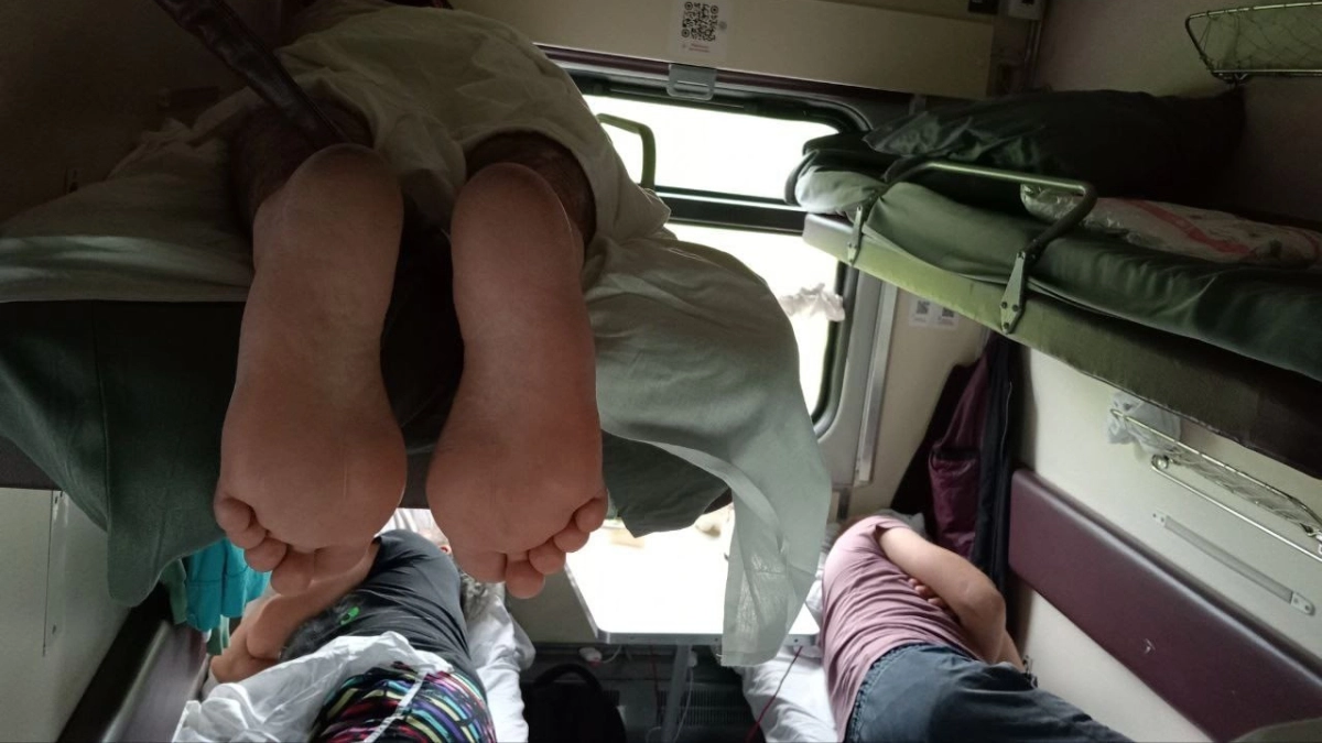 "Не спали из-за нее всем вагоном": 7 типов пассажиров в поезде, которых проводники и попутчики терпеть не могут