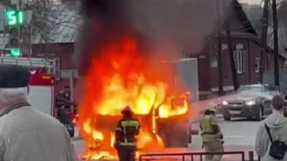 В Тамбове у Троицкой церкви сгорела «Газель»