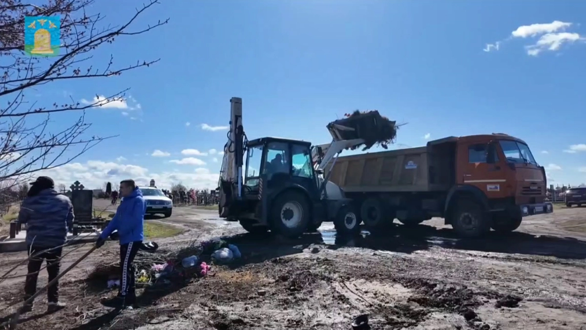 Кладбища Тамбова начали приводить в порядок перед Пасхой