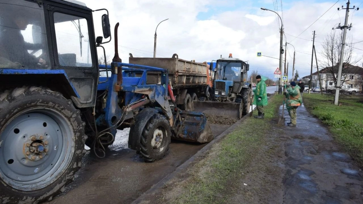 В Тамбове начали приводить в порядок дороги к храмам и кладбищам перед Пасхой