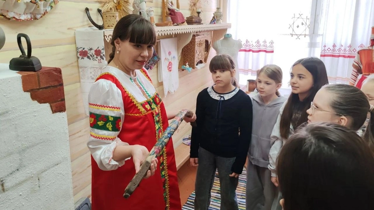 Тамбовские школьники побывали на интерактивной экскурсии "Тамбовская изба"