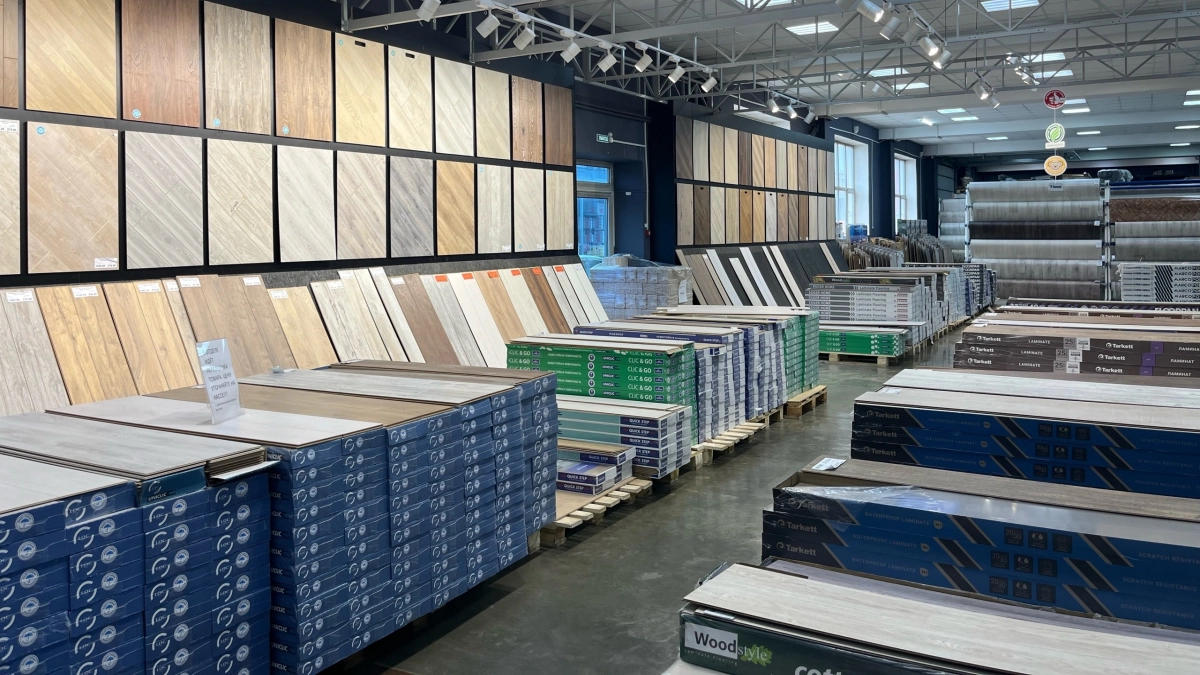 Ламинат и линолеум — в топку: современный "вечный" пол не боится воды и доступен по цене