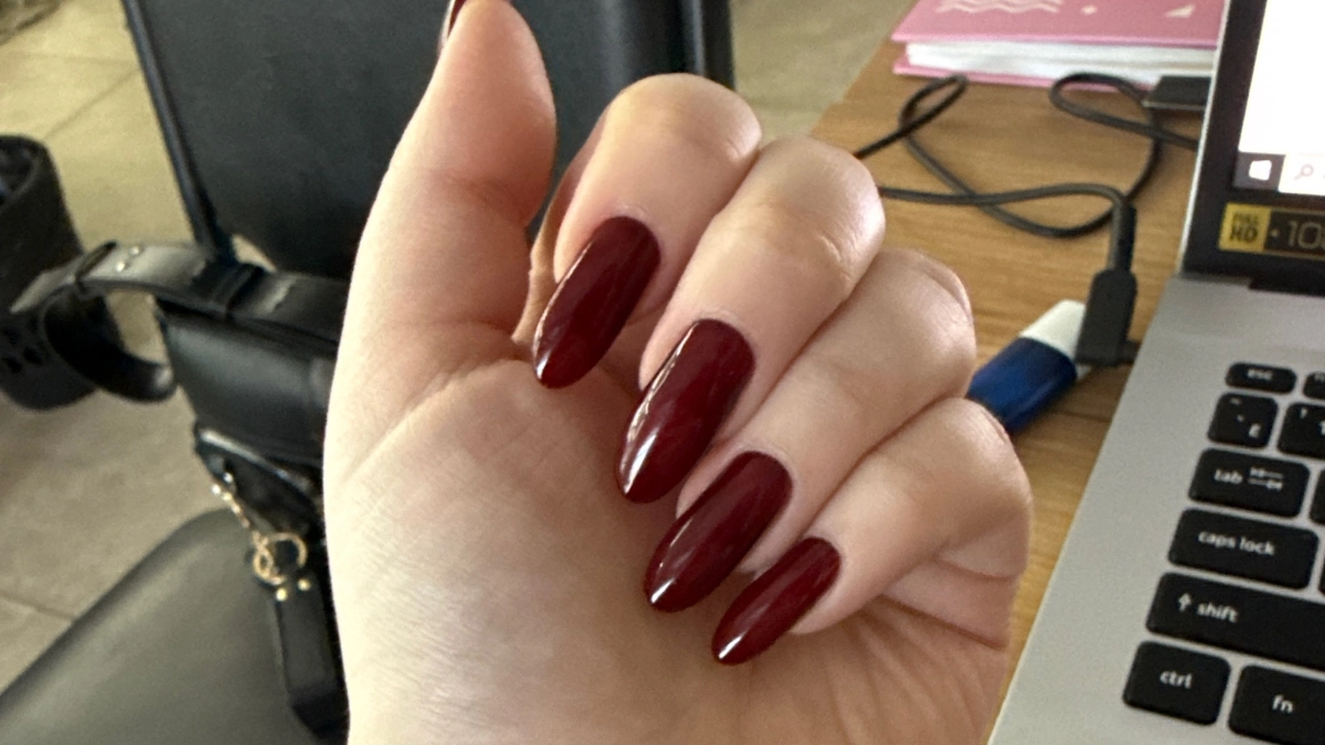 Наращивать ногти гель-лаком уже не модно: новый тренд маникюра, который покорил стильных девушек