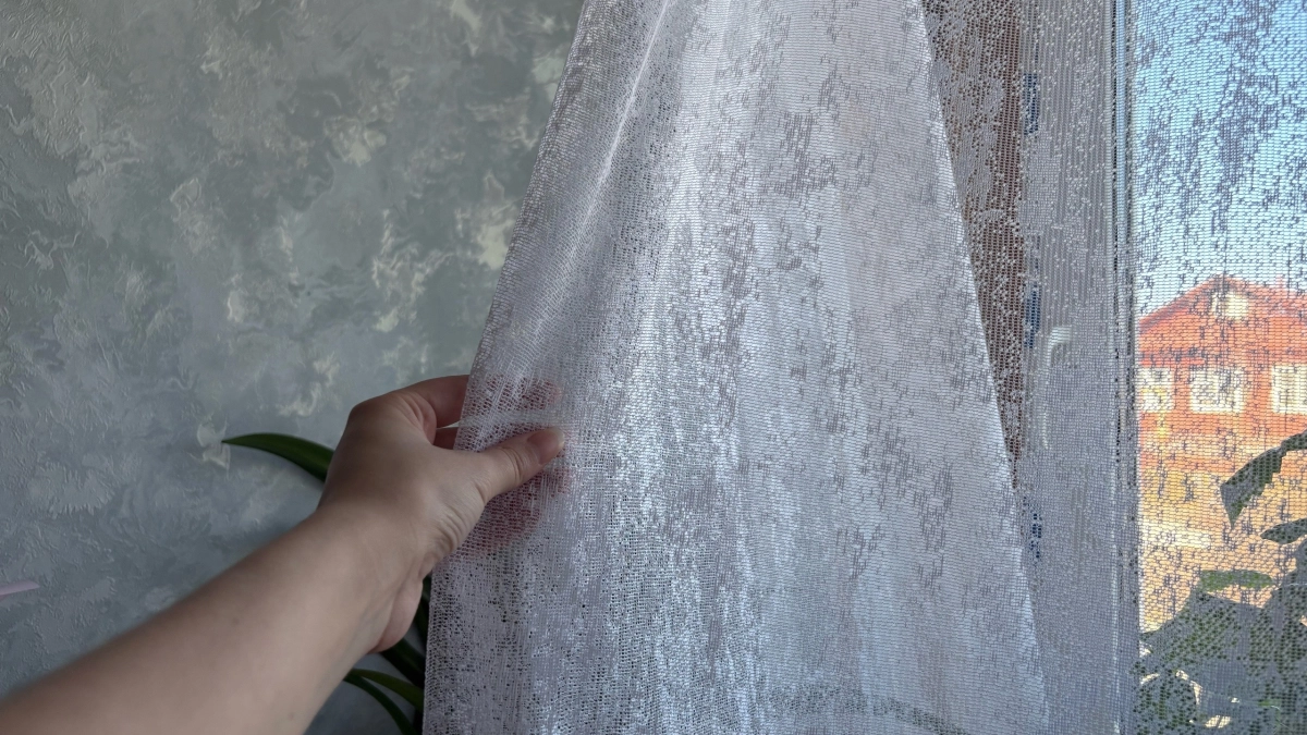 1 бутылек в таз при замачивании — и желто-серый тюль станет белее первого снега: берите на заметку