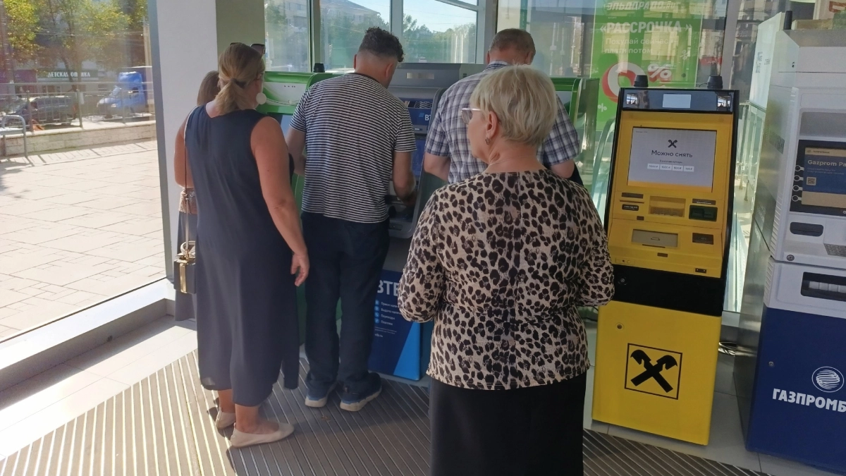 Сбербанк меняет правила для пенсионеров: что важно знать всем владельцам банковских карт