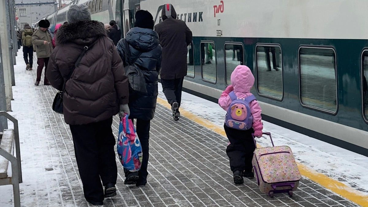 Что делать, если мамочка с ребенком просит уступить ей нижнюю полку в поезде — запомните раз и на всю жизнь