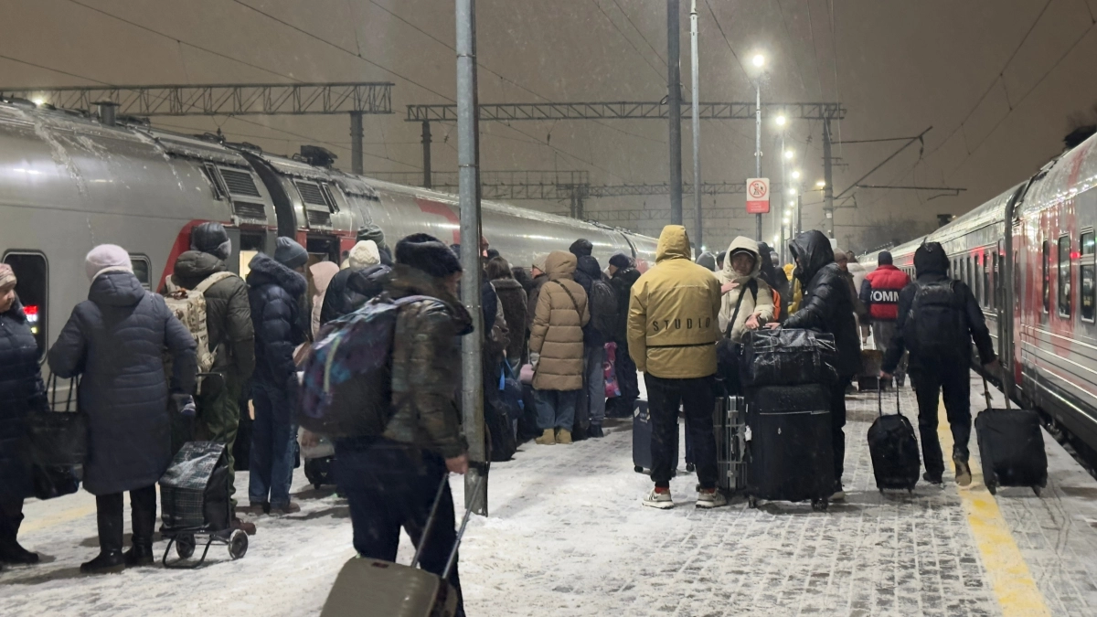 Выкупила купе на двоих с сыном, а проводница подселила к нам трех вахтовиков: что за новые правила такие у РЖД