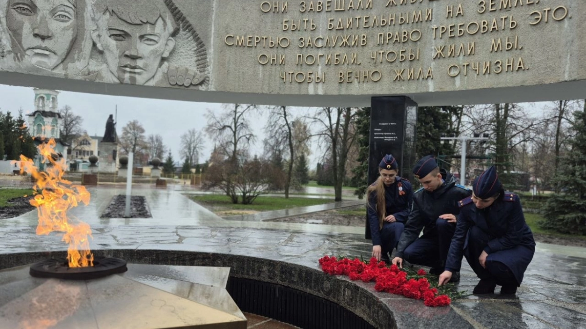 В Тамбове сотрудники СК и юнармейцы почтили память жертв геноцида советского народа