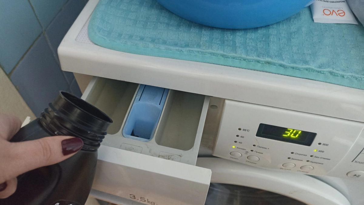 Куда правильно заливать гель для стирки - в лоток или барабан: запомните раз и на всю жизнь
