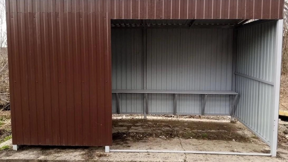 В Гавриловском округе после проверки прокуратуры установили новый остановочный павильон