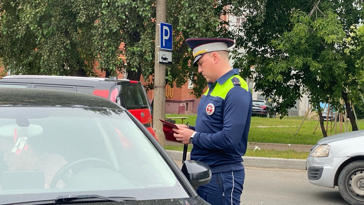 Инспектор ГАИ спрашивает: "Куда едете?": ответил одной фразой - сразу отпустили. Рассказываю, что это за фраза