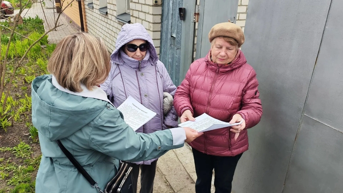 В Тамбове обходят частный сектор и объясняют, куда теперь складывать ветки и листву