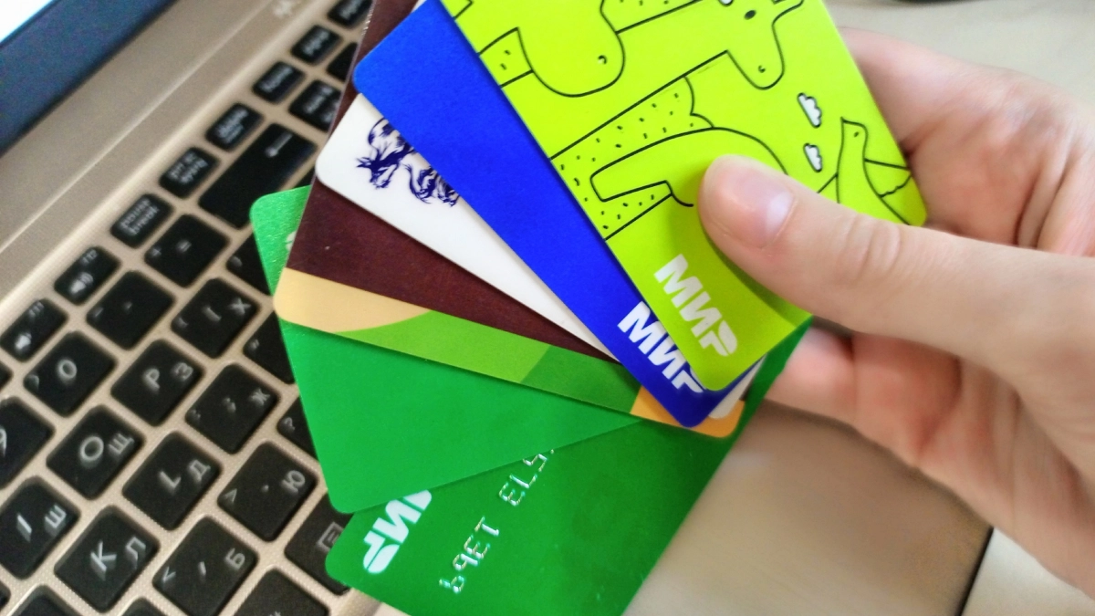 Всем, у кого есть карта "Мир": проверьте ее до мая, чтобы избежать блокировок