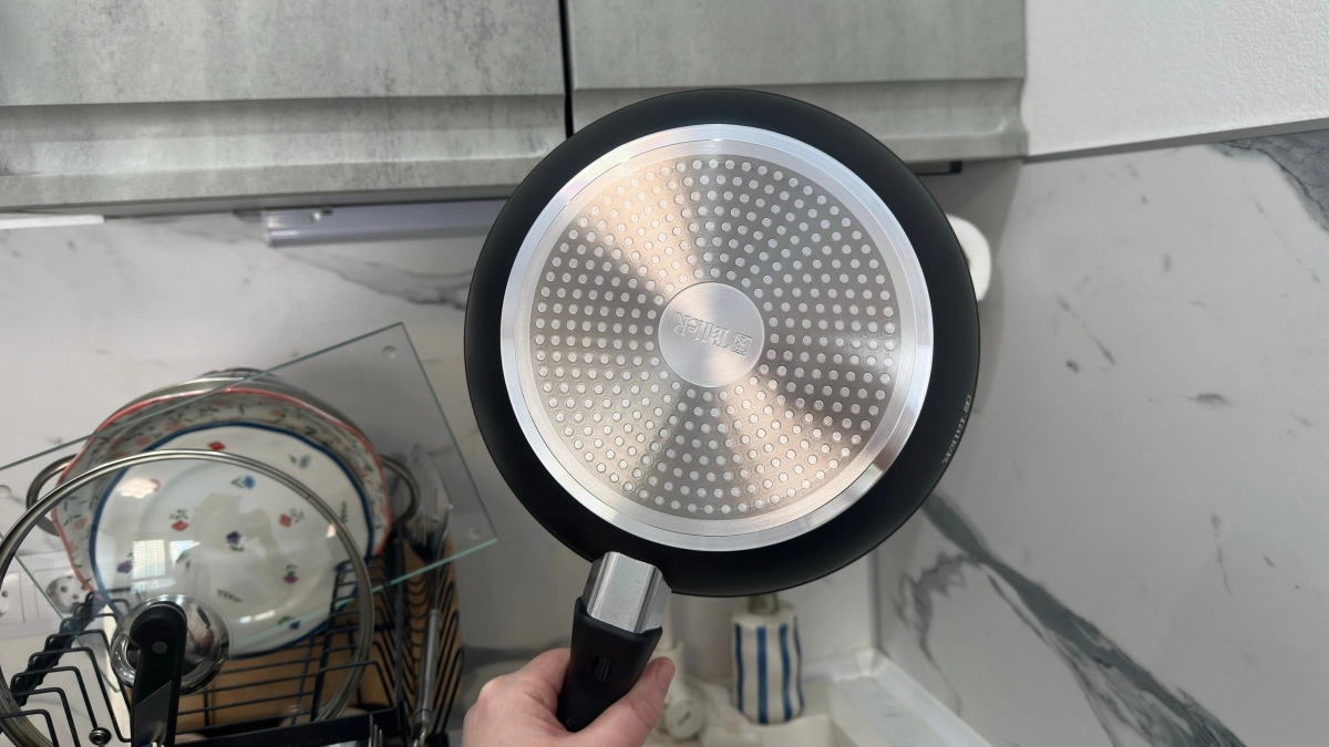 10-летняя сковорода теперь как новая: 1 стакан раствора - и можно жарить без масла