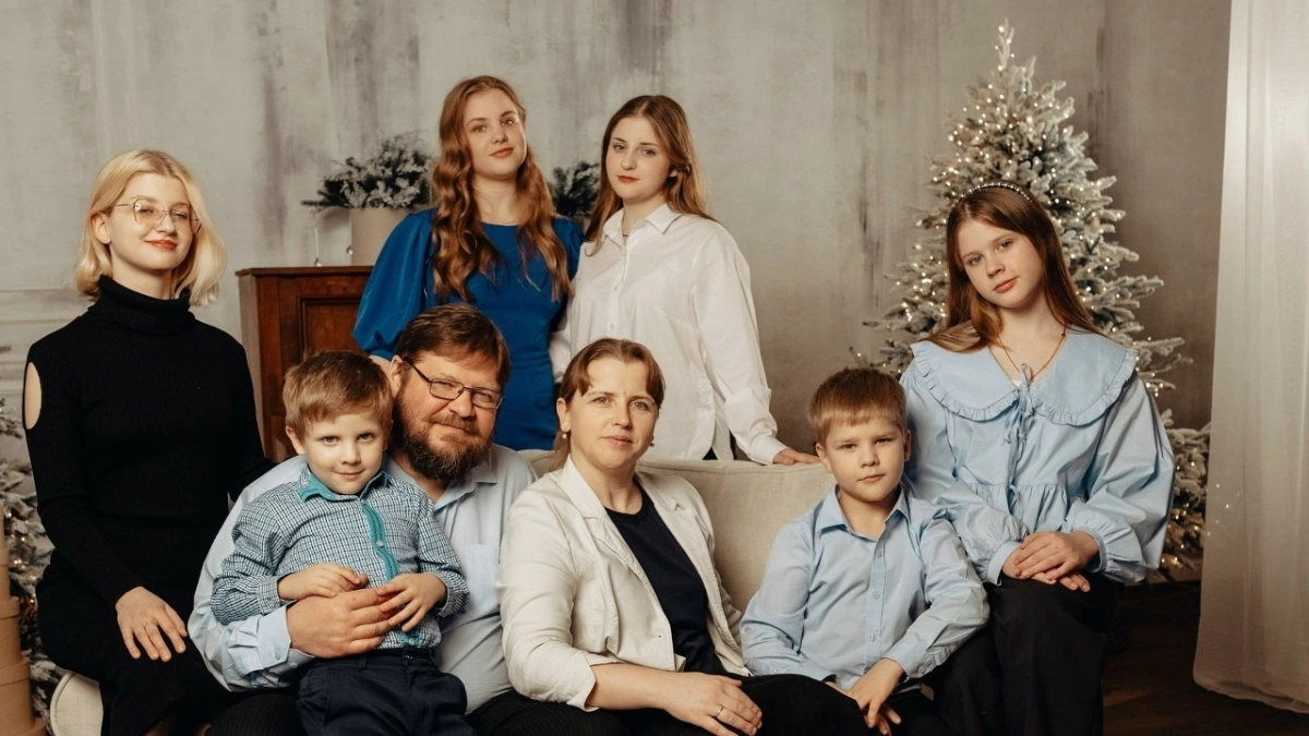 Многодетная семья из села Пахотный Угол получила медаль «Родительская слава»