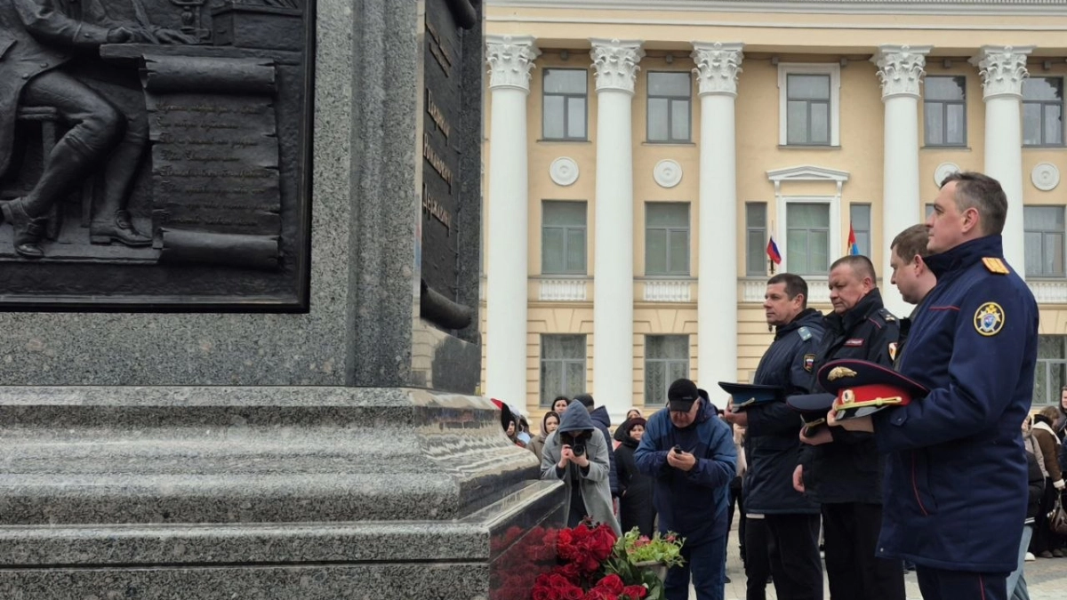 В Тамбове открыли памятник Гавриилу Державину в день 390-летия города