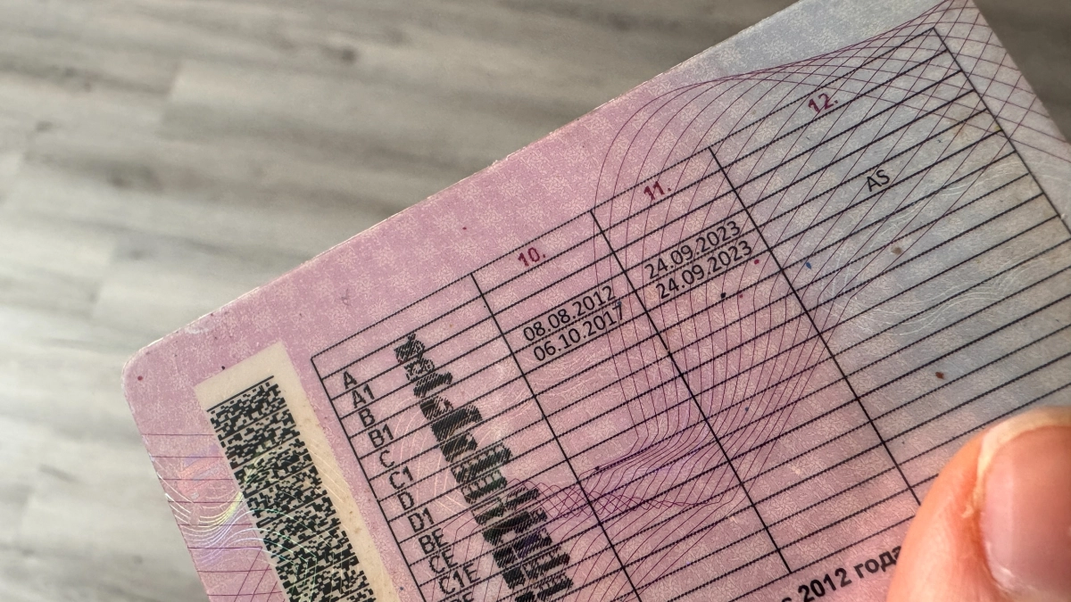 Водителей со стажем заставят пересдавать права в мае: в ином случае заплатите 30 000 рублей штрафа        