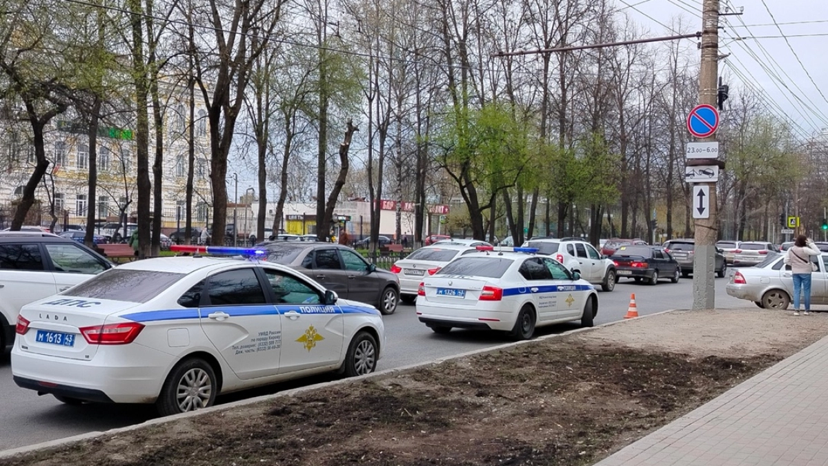 Инспектор ДПС взял права и не отдает: один звонок все решит — законный способ вернуть документы
