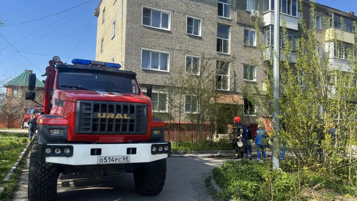 В Тамбове из горящей многоэтажки спасли троих жильцов