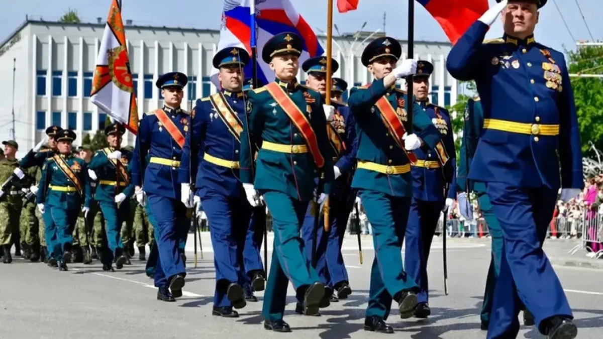 На тамбовской площади имени Ленина прошёл торжественный смотр войск