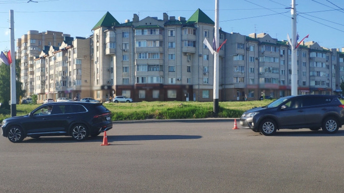 В Тамбове 13-летний пассажир пострадал в ДТП с двумя кроссоверами