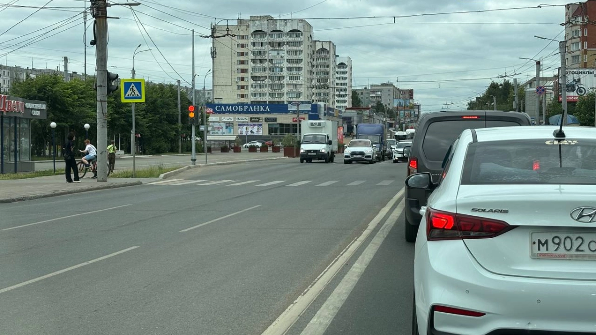 Верховный суд поставил точку: что ждет водителя за проезд на желтый сигнал светофора