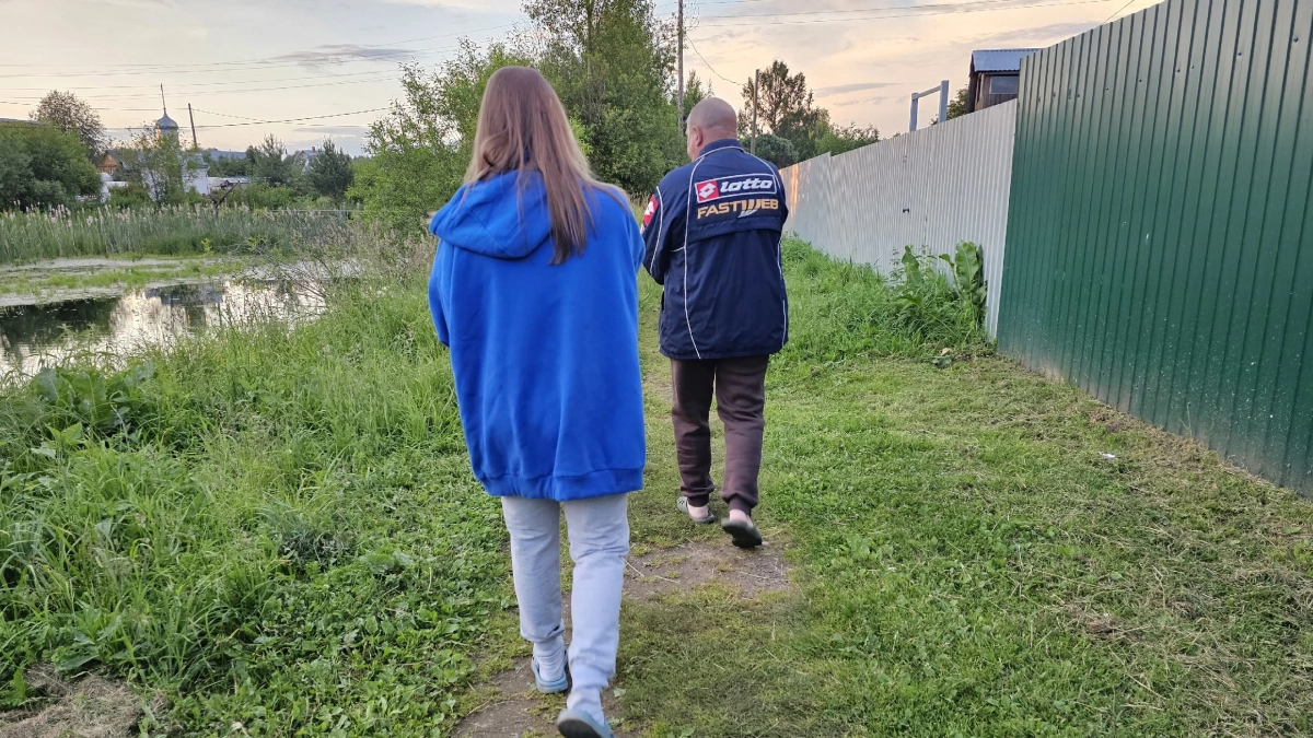 Дачники массово снимают профлист с заборов и сдают в металлолом: новый материал оказался долговечнее и лучше