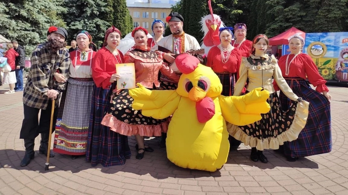 В Сампурском округе угощали яичницей из 2500 яиц