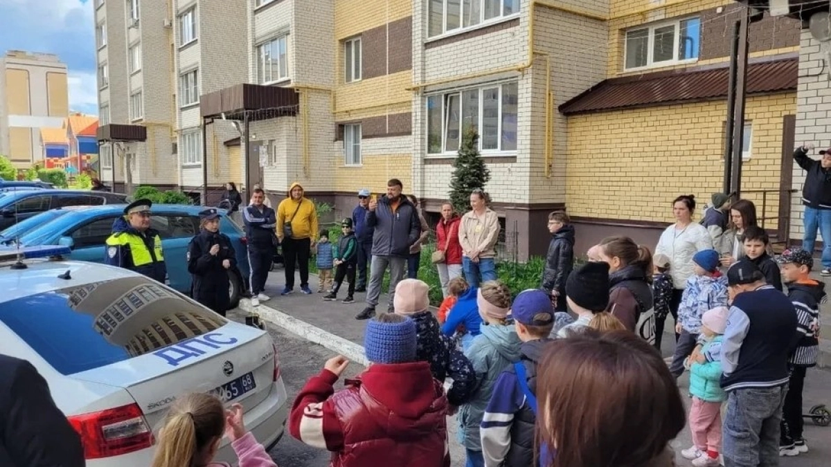 В Тамбове на улице Свободной День защиты детей отметили с машиной ДПС