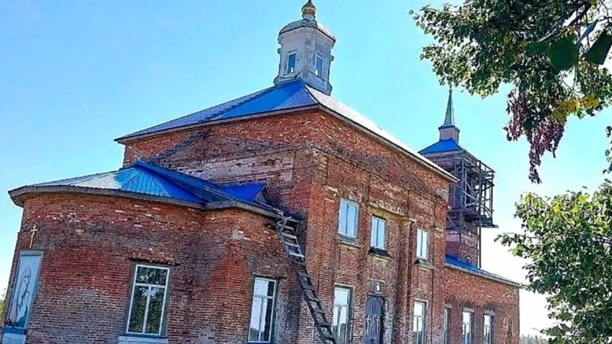 В восстановлении храма в Никифоровском округе активное участие принимает молодежь