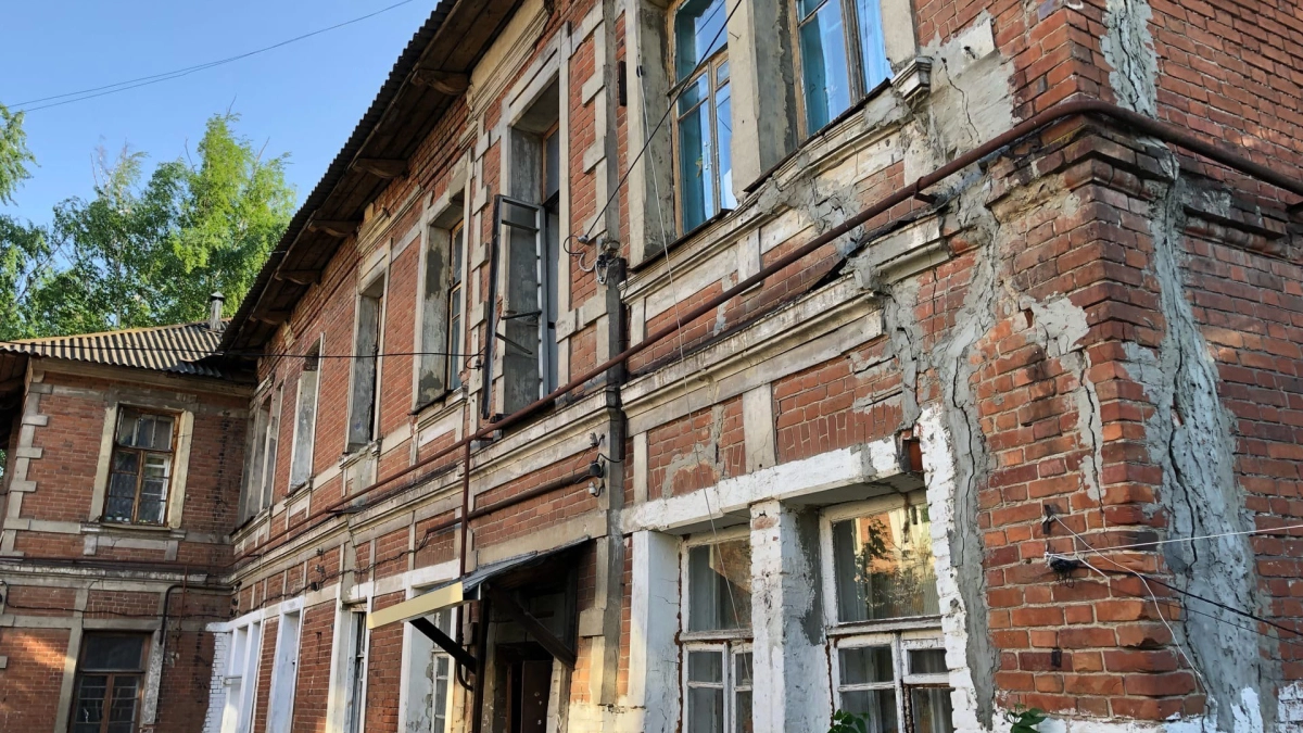 «40 лет хождений и отписок»: педагог из Кирсанова не может выехать из дома 1862 года, а чиновники предлагают ждать до 2030 года