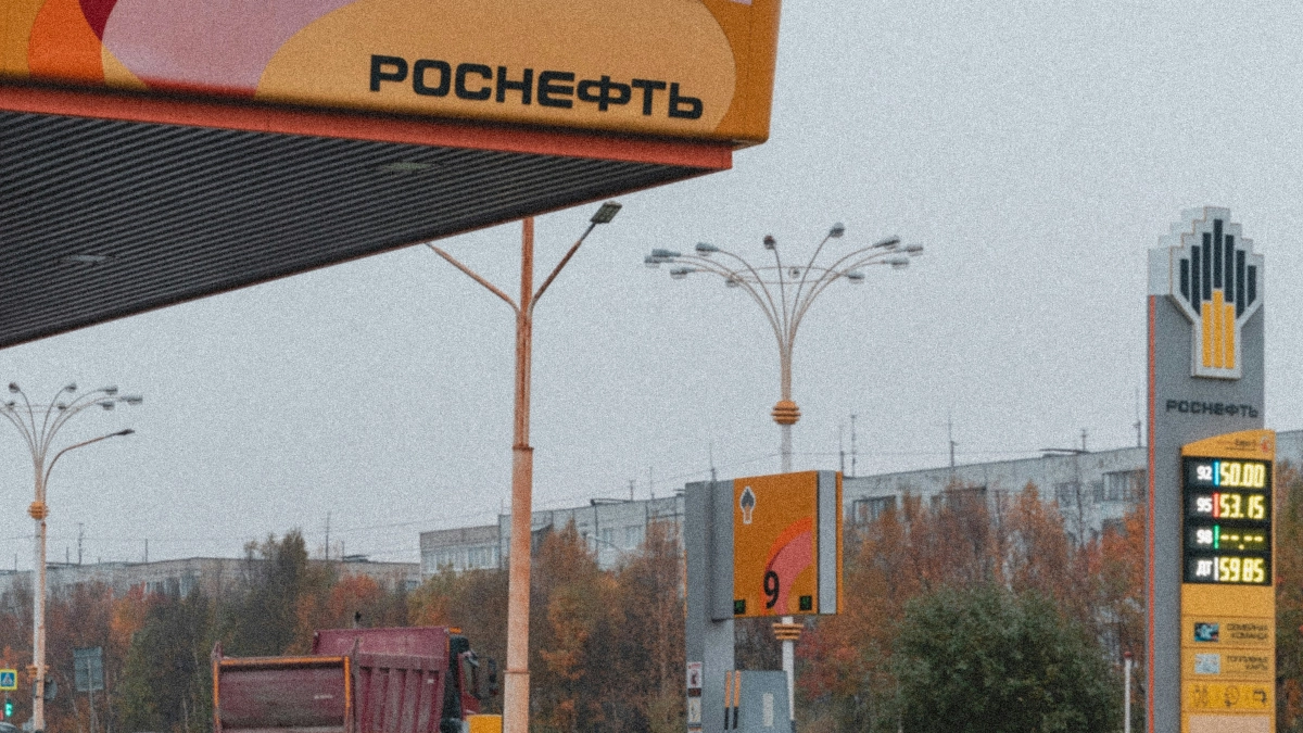 На АЗС "Роснефти" в Тамбовской области ограничили продажу топлива до 30 литров