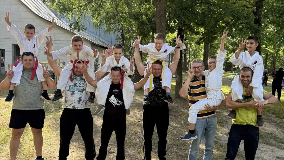В Тамбове в лагере "Росинка" прошла семейная тренировка по карате