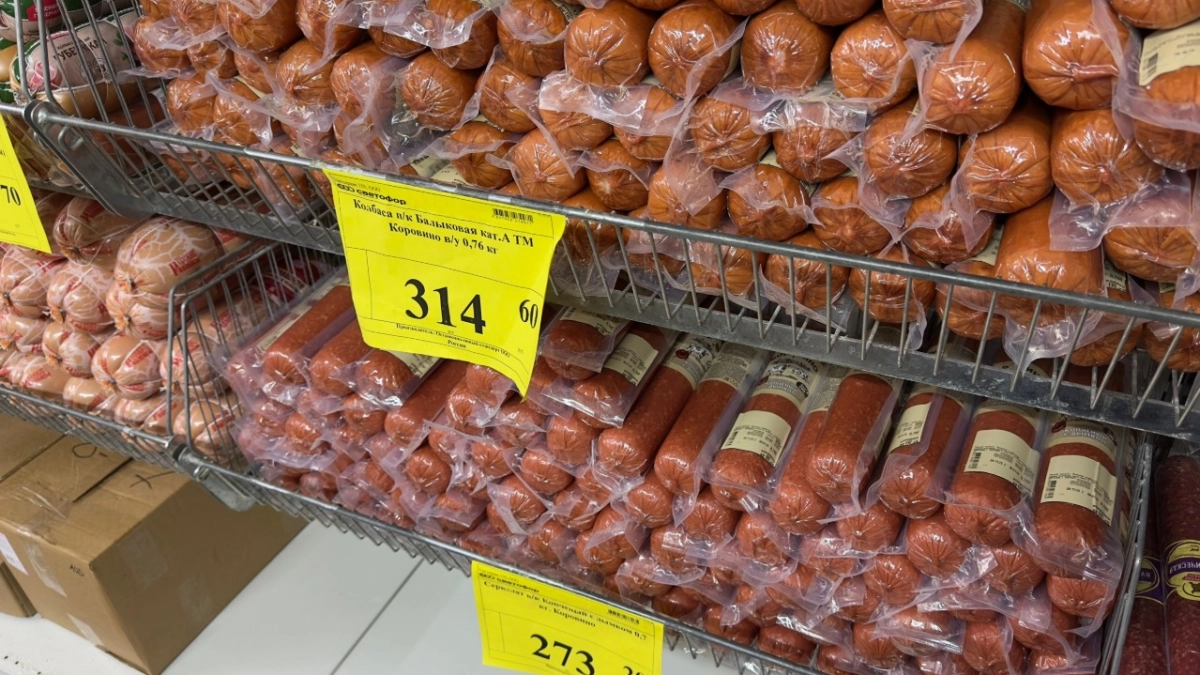 Россияне массово отказываются от покупки колбасы - и дело не во вкусе. Нашли новый продукт - натуральнее, полезнее и дешевле 