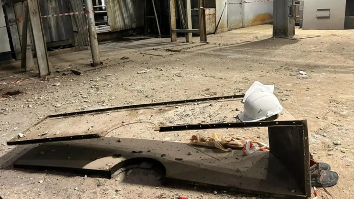 В Знаменском округе рабочий погиб после падения с крыши во время демонтажа