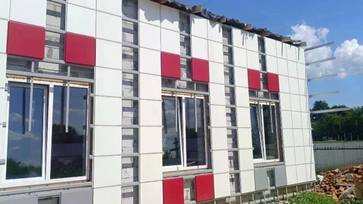 В Инжавинском округе продолжается строительство центра врача общей практики